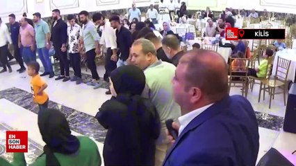 Kilisli kasap, akşamları düğünlerde solistlik yapıyor