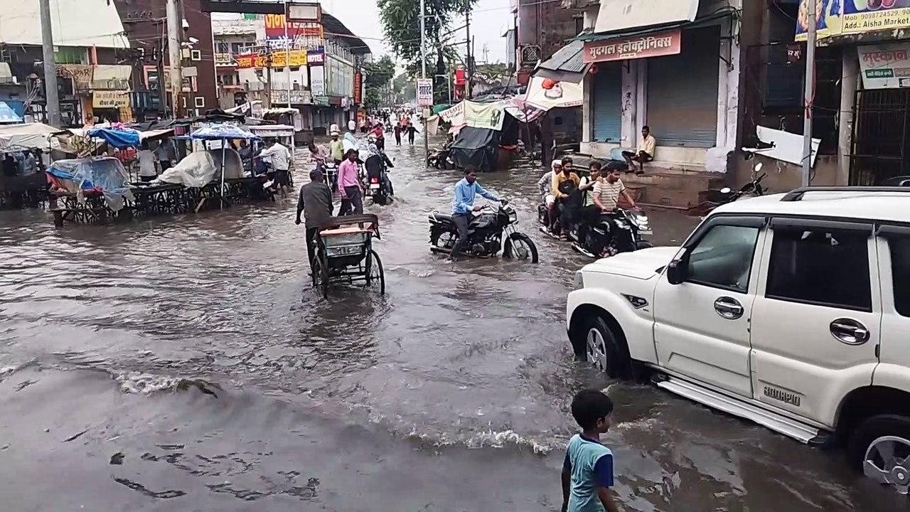 video: इंतजार के बाद बरसे मेघ, शहर में 3 घंटे ब...