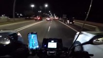 Un motard se fait voler son téléphone