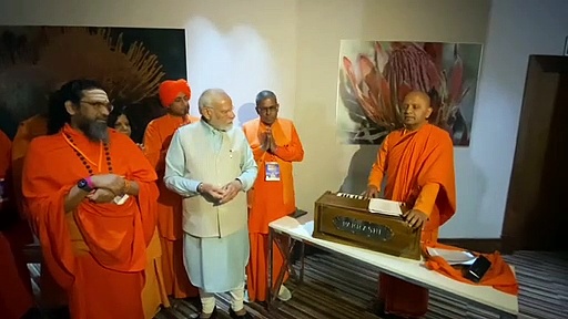 ஜோகன்னஸ்பர்க்கில் பிரதமர் மோடிக்கு ஆர்மோனிய இசையுடன் ஆன்மீக வரவேற்பு!