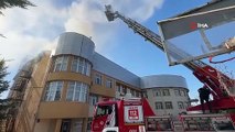 L'incendie du lycée Hafiz Anatolian Imam Hatip de Duzce Science et Technologie se déclare