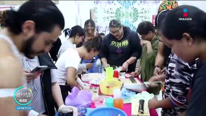 Luchadores profesionales y amateurs enseñan a preparar sushi en el Injuve