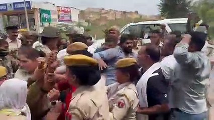 केन्द्रीय मंत्री गजेन्द्रसिंह के काफिले को रोकने का प्रयास