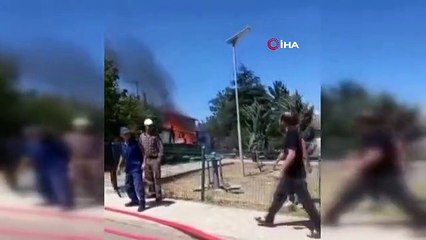 Ankara'da bir gecekondu alevlere teslim oldu