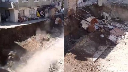 Küçükçekmece'de istinat duvarı çöktü 