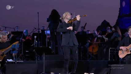 David Garrett Performs Dvořák’s Heartfelt Melodies in Stunning Open-Air Concert 🌅