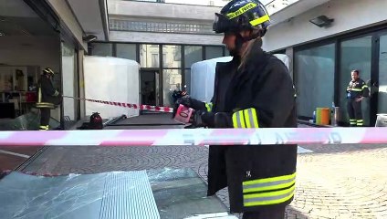 Seregno, strage sfiorata al centro diurno per disabili: un'auto sfonda la vetrata, tre feriti