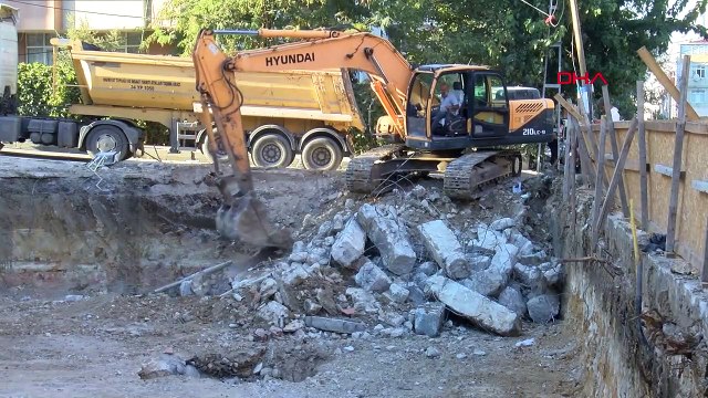 Küçükçekmece'de İnşaat Kazısı Sırasında İstinat Duvarı Çöktü