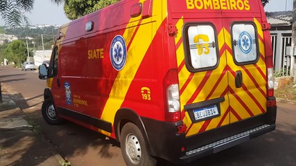 Homem cai de telhado de residência e precisa ser socorrido pelo Siate