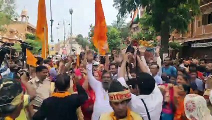 ‘बाजै छै नौबत बाजा म्हारा डिग्गीपुरी...’