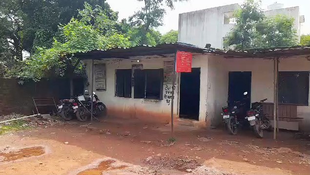 Thieves broke into the liquor shop and took away 3 lakh 60 thousand