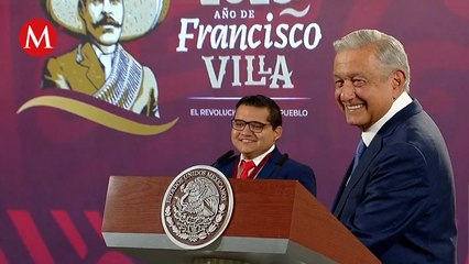 AMLO pide a reportero que pase a leer texto de Jaime Torres Bodet en La Mañanera