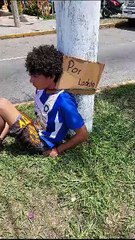 'Por ladrón': amarran a joven a poste de energía eléctrica en La Ceiba