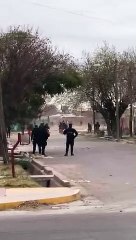 Policías y vándalos en Las Heras 22-08-23