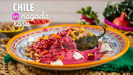 Delicioso chile en nogada rosa, un twist a la receta original