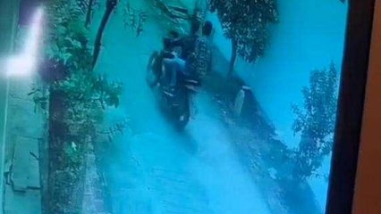 उज्जैन: महिला के साथ चैन स्नैचिंग की घटना, बाइक सवार बदमाश CCTV में कैद