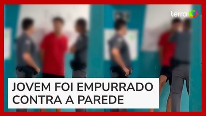Policial é flagrado apertando pescoço de aluno de 16 anos em escola de Santos (SP)