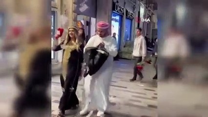 İstiklal Caddesi’nde para saçan 2 şüpheliden 1’i gözaltına alındı