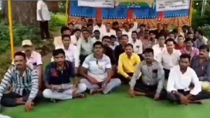अलीराजपुर: अनिश्चितकालीन हड़ताल पर बैठे कर्मचारी, दी आत्मदाह की चेतावनी