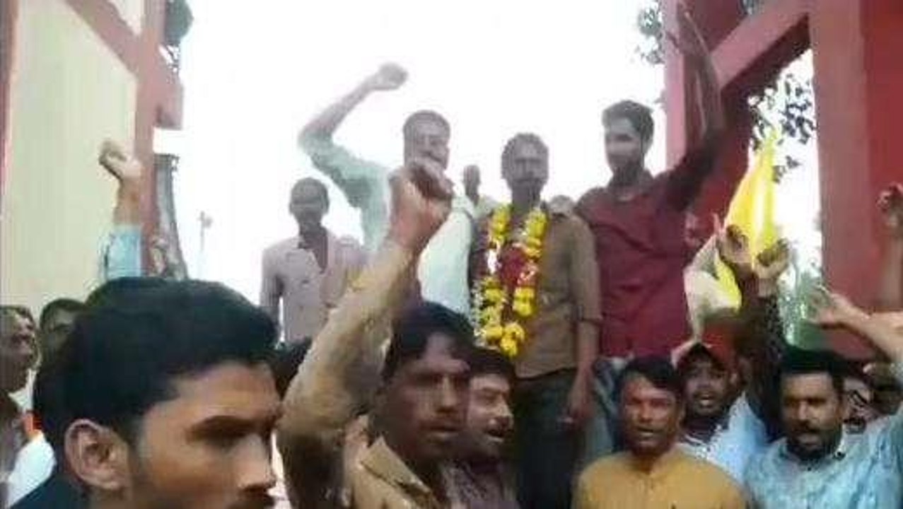 रतलाम: प्याज पर निर्यात शुल्क का विरोध, किसानों ने आंदोलन कर मंडी कार्रवाई बंद