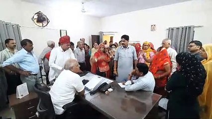 मुरलीपुरा-वार्ड 3 की कई कॉलोनियों में पानी की किल्लत,लोगों ने किया जलदाय इंजीनियरों का घेराव,देखें विडियो