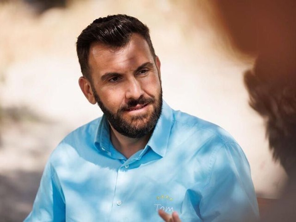 La série “Camping Paradis” jugée "ringarde" par TF1, Laurent Ournac inquiet : "On nous a dit que c'était fini"