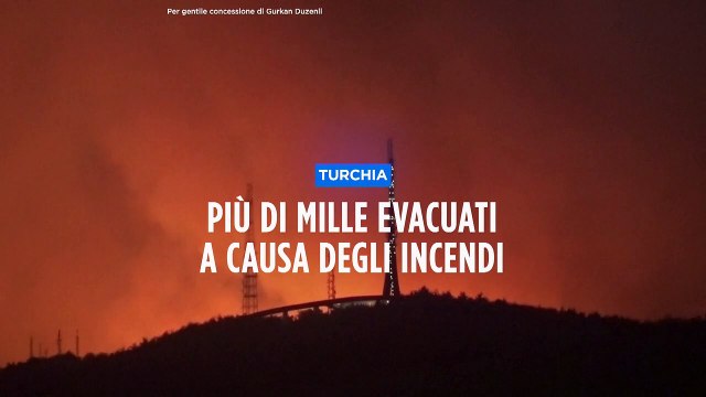Brucia anche la Turchia, evacuazioni al confine con la Grecia. Chiuso lo stretto dei Dardanelli