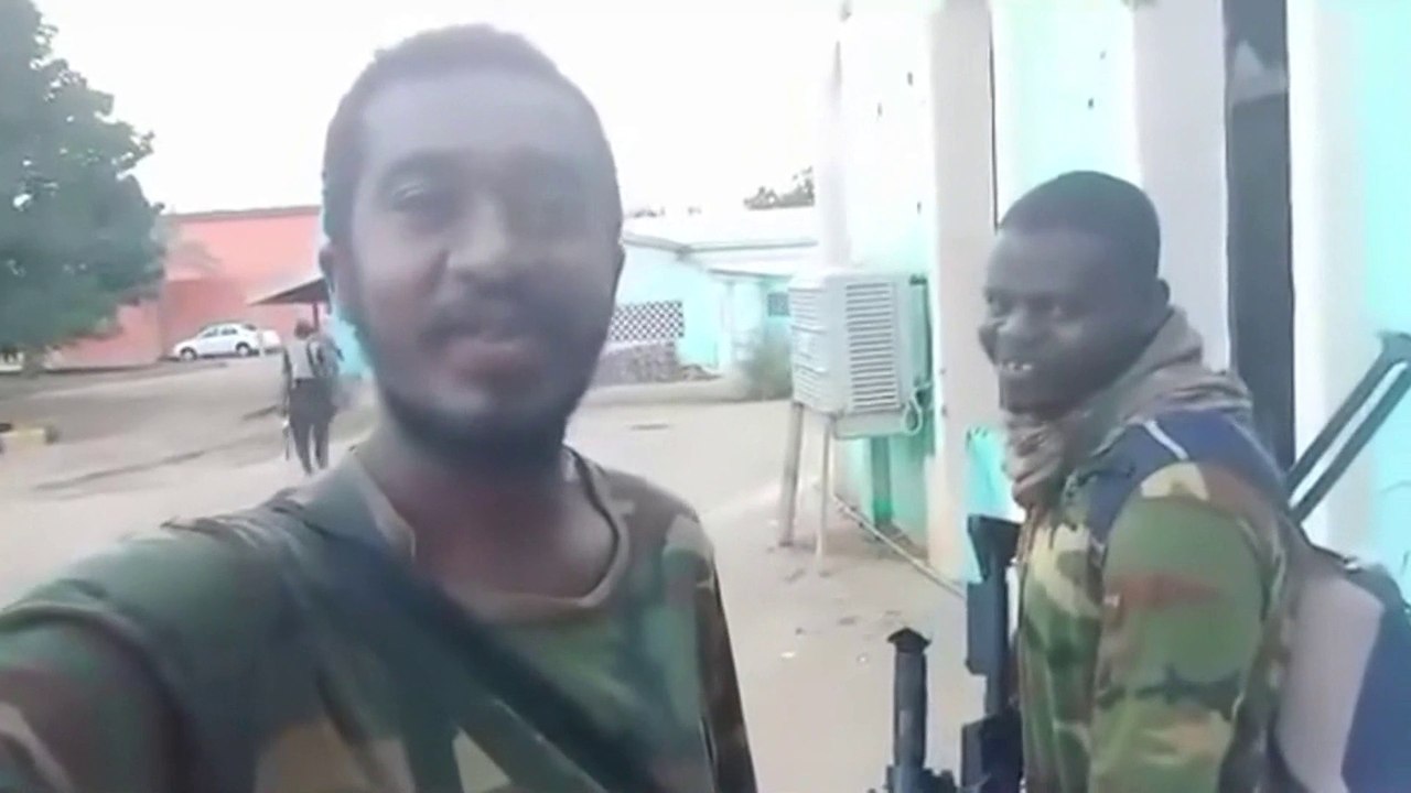 فيديو متداول لسيطرة قوات الجيش على "سلاح المدرعات" جنوب #الخرطوم  #العربية  #السودان