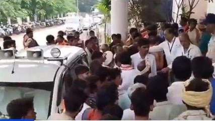 गुना : जमीन को लेकर कई ग्राम आमने-सामने, जिला कलेक्ट्रेट पहुंचकर सौंपा ज्ञापन