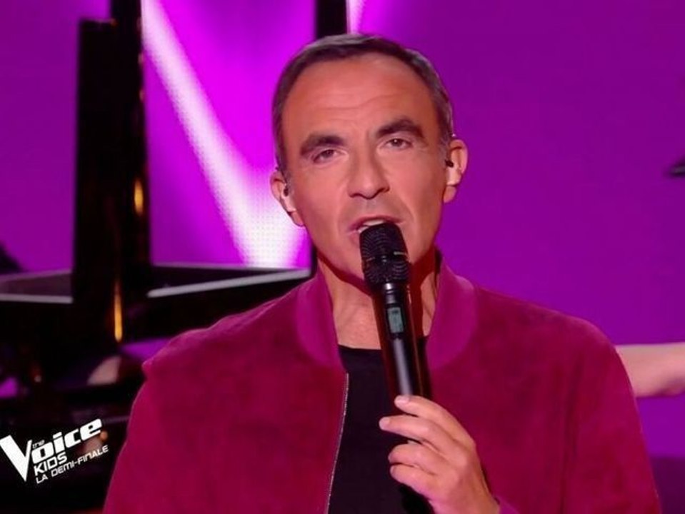 La grosse boulette de Nikos Aliagas dans "The Voice Kids", Karine Ferri et les coachs n’en reviennent pas