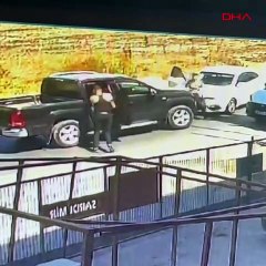 Peşlerine takılan polisle çatıştılar: Her yerde aranıyorlar