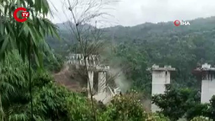 Hindistan'da inşaat halindeki demiryolu köprüsü çöktü: 17 ölü