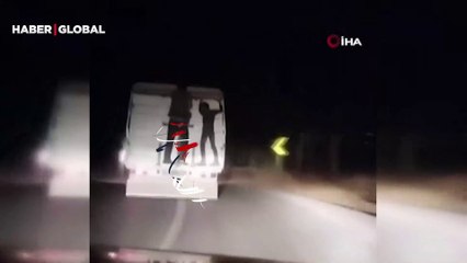 Canlarını hiçe sayan baba oğlun tehlike saçtığı anlar kameraya yansıdı