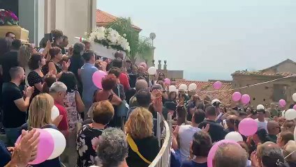 Funerali Nicotera: il volo dei palloncini