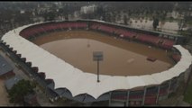 Inondazioni in Cile, lo stadio allagato si trasforma in una piscina
