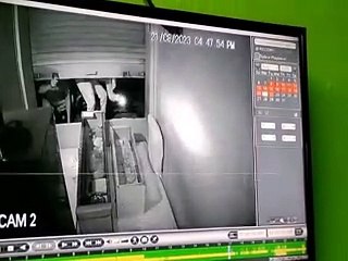 दो मिनट में तिजोरी उठा ले गए, दो जगह 20 लाख की चोरी