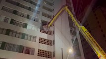 Pichador escala prédio, passar mal e precisa ser resgatado pelos Bombeiros, no Centro; vídeo