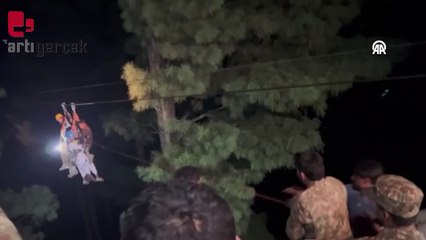 Teleferikte mahsur kalan sekiz Pakistanlı kurtarıldı: Uçurumun üstünde saatlerce asılı kalmışlardı