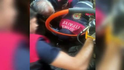 Sivas'ta hurda toplarken duvar altında kalan kişi kurtarıldı