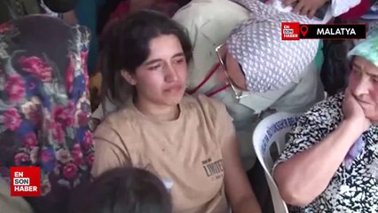 Malatya'da evlerinin yıkılışını gözyaşları içerisinde izlediler