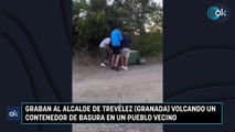 Graban al alcalde de Trevélez (Granada) volcando un contenedor de basura en un pueblo vecino