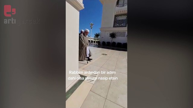 Menzil'den yeni görüntüler: Şeyhin adım attığı yerlere basmaya çalıştılar