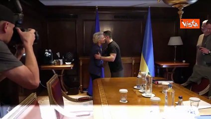 Le immagini dell'incontro tra Von Der Leyen e Zelensky ad Atene