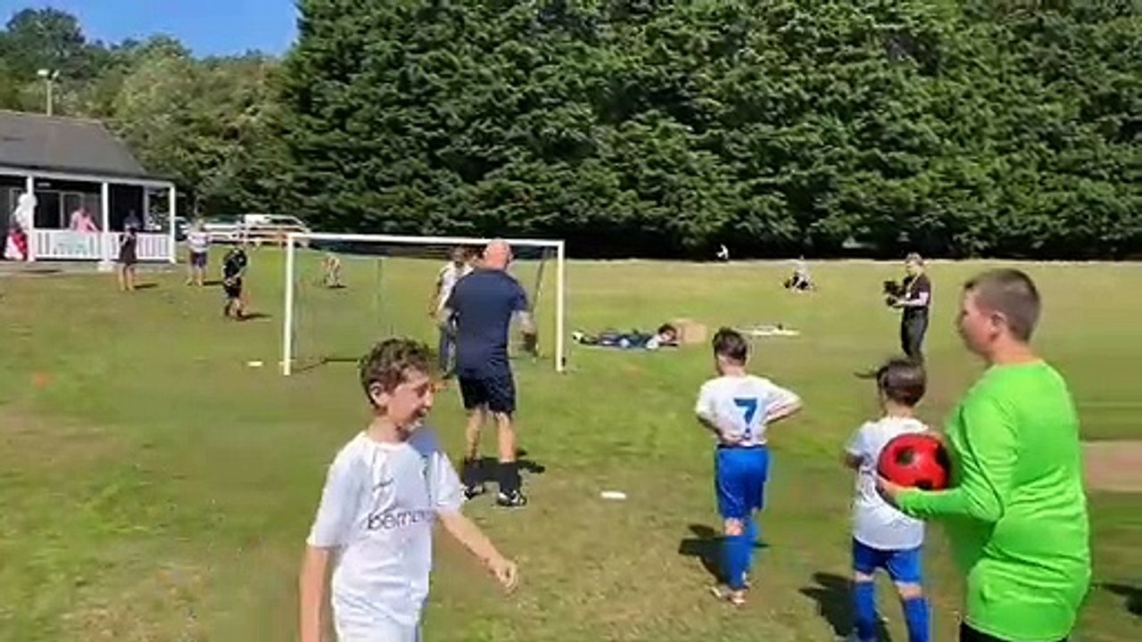 Pompey legend and pundit Chris Kamara opens new kitchen at grassroots football club