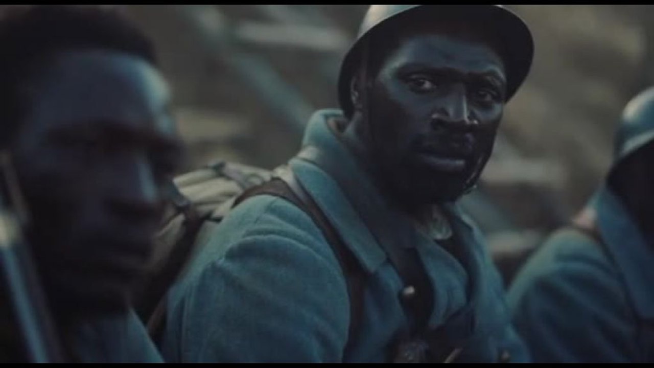 Omar Sy rende omaggio agli africani in guerra per la Francia