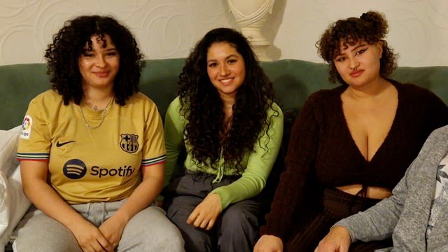 « Avant j'étais seule, maintenant on est trois » : nées sous X, ces 3 sœurs se retrouvent 24 ans après