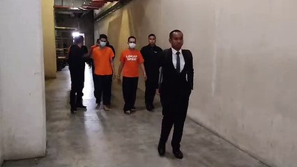 涉索贿1万2000 4执法员被延扣