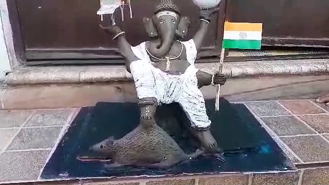 சந்திரயான் விநாயகரை வடிவமைத்து அசத்திய கோவை நகை வடிவமைப்பாளர்