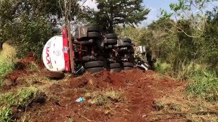 Vítima morre em grave colisão de trânsito entre carro e caminhão na BR-277