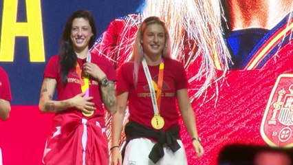 Las jugadoras de La Roja empiezan sus vacaciones presumiendo de cuerpos al sol en Ibiza